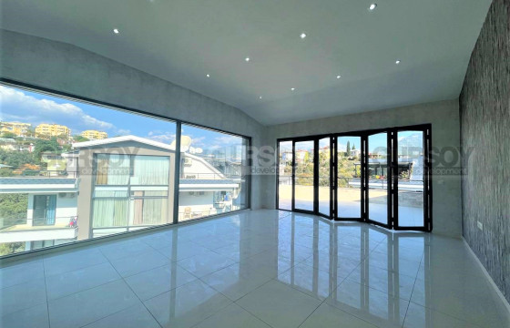 Просторный светлый дуплекс 2+1 в комплексе с инфраструктурой в районе Кестель, 186 м2 в Турции - фото 1