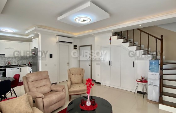 Отличный трехкомнатный дуплекс рядом с морем в районе Кестель в Турции - фото 10