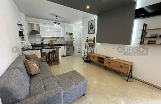 Меблированная квартира 1+1 с видом на бассейн в центре Махмутлара в Турции - фото 2