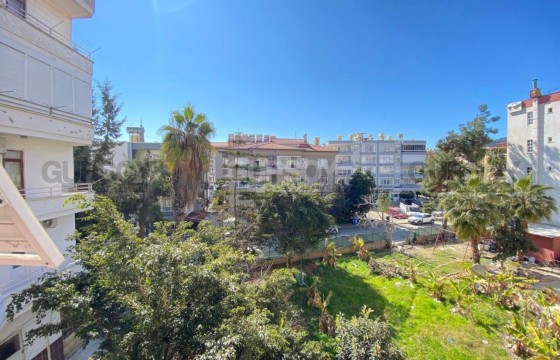 Просторная квартира 1+1 с двумя балконами в центре Аланьи возле моря в Турции - фото 12