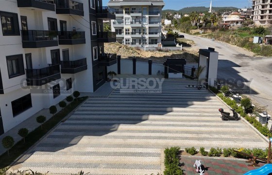 Современная квартира 1+1 с собственным садом в Турции - фото 9