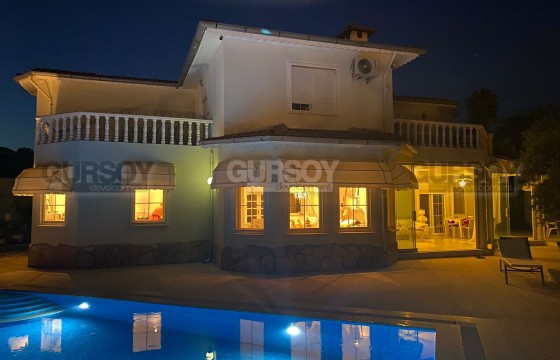 Вилла 3+1 с приватным участком 720 м2 и бассейном в Инжекуме. в Турции - фото 9