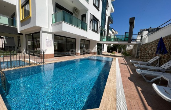 Меблированная квартира 1+1 в Тосмуре с панорамным видом в Турции - фото 6