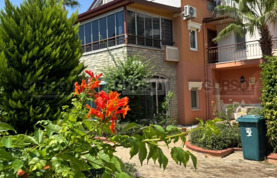 Квартира 2+1 с выходом в сад в районе Турклер рядом с морем в Турции - фото 5