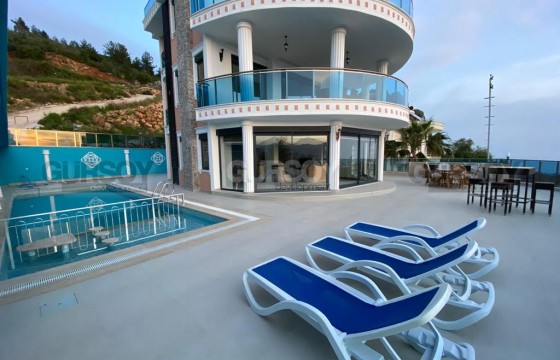 Отдельная вилла 5+1 с бассейном в районе Кестель по привлекательной цене в Турции - фото 1