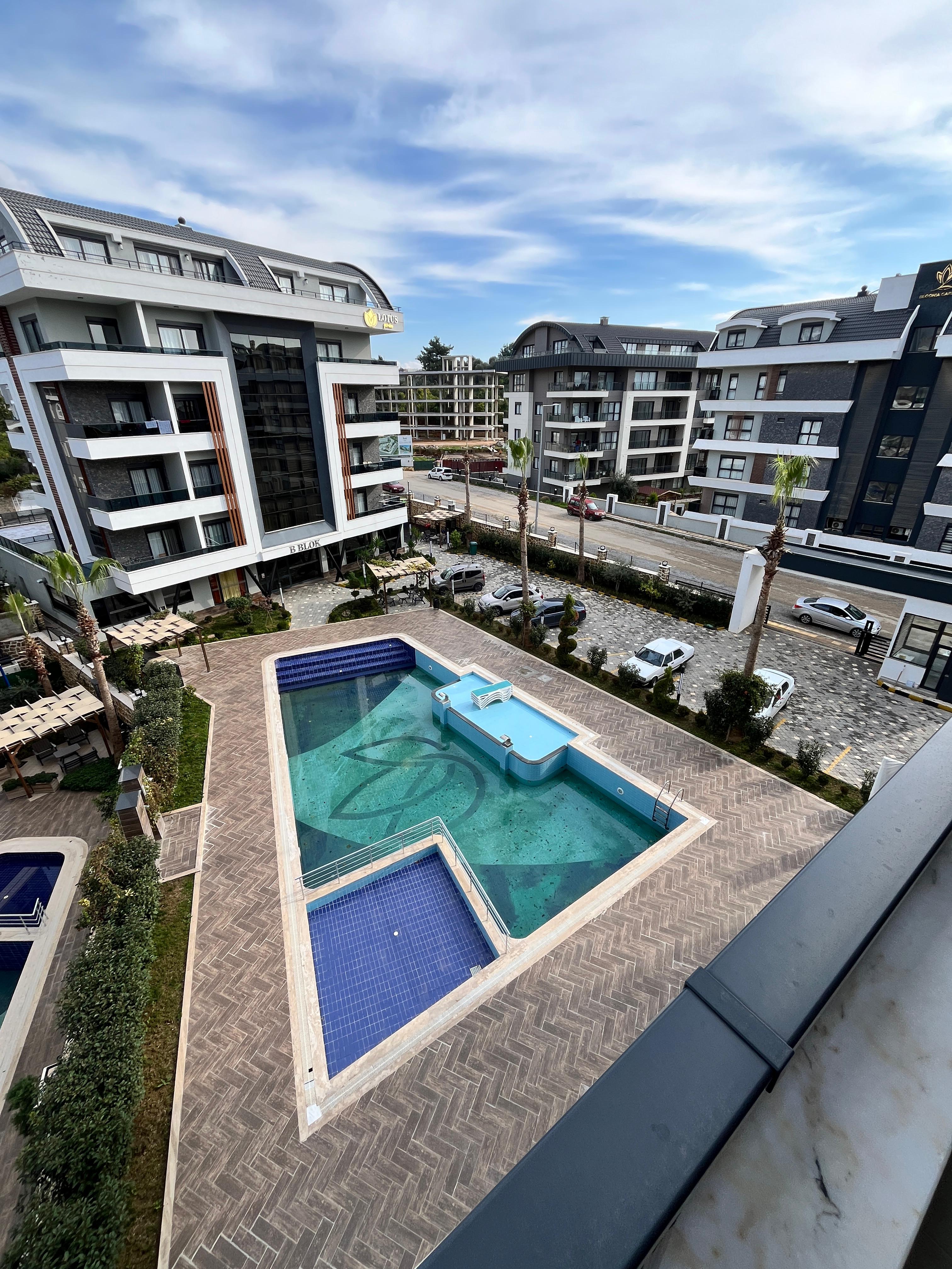 Современная квартира планировкой 2+1 в районе ОБА в Турции - фото 4