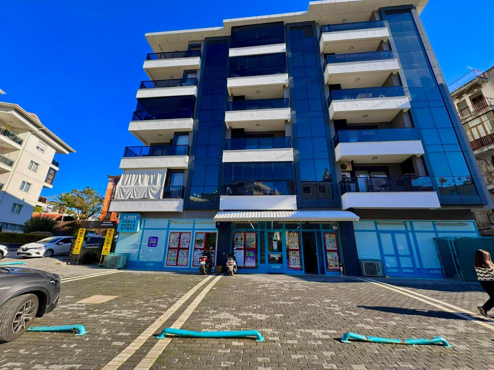 Меблированная квартира 1+1 в районе Клеопатры возле моря за разумную цену в Турции - фото 1