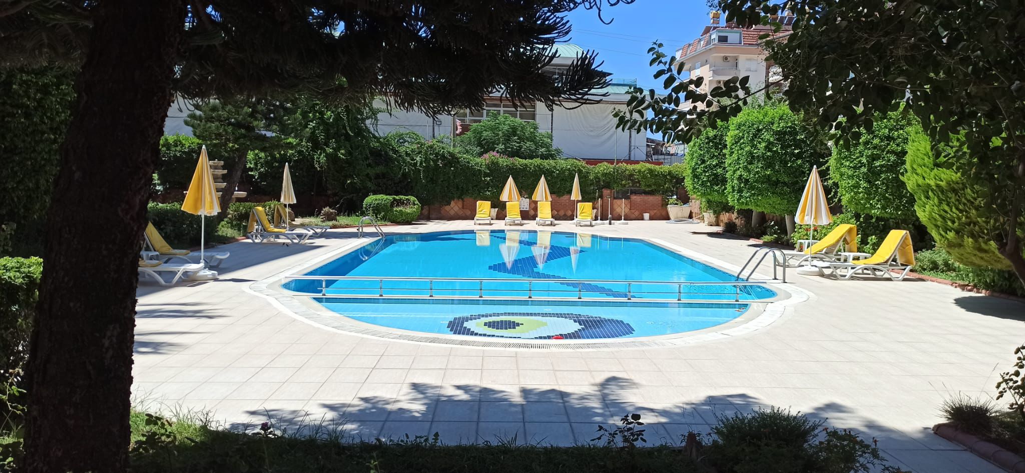 Просторная квартира 4+1 в районе Джикджили в Турции - фото 1