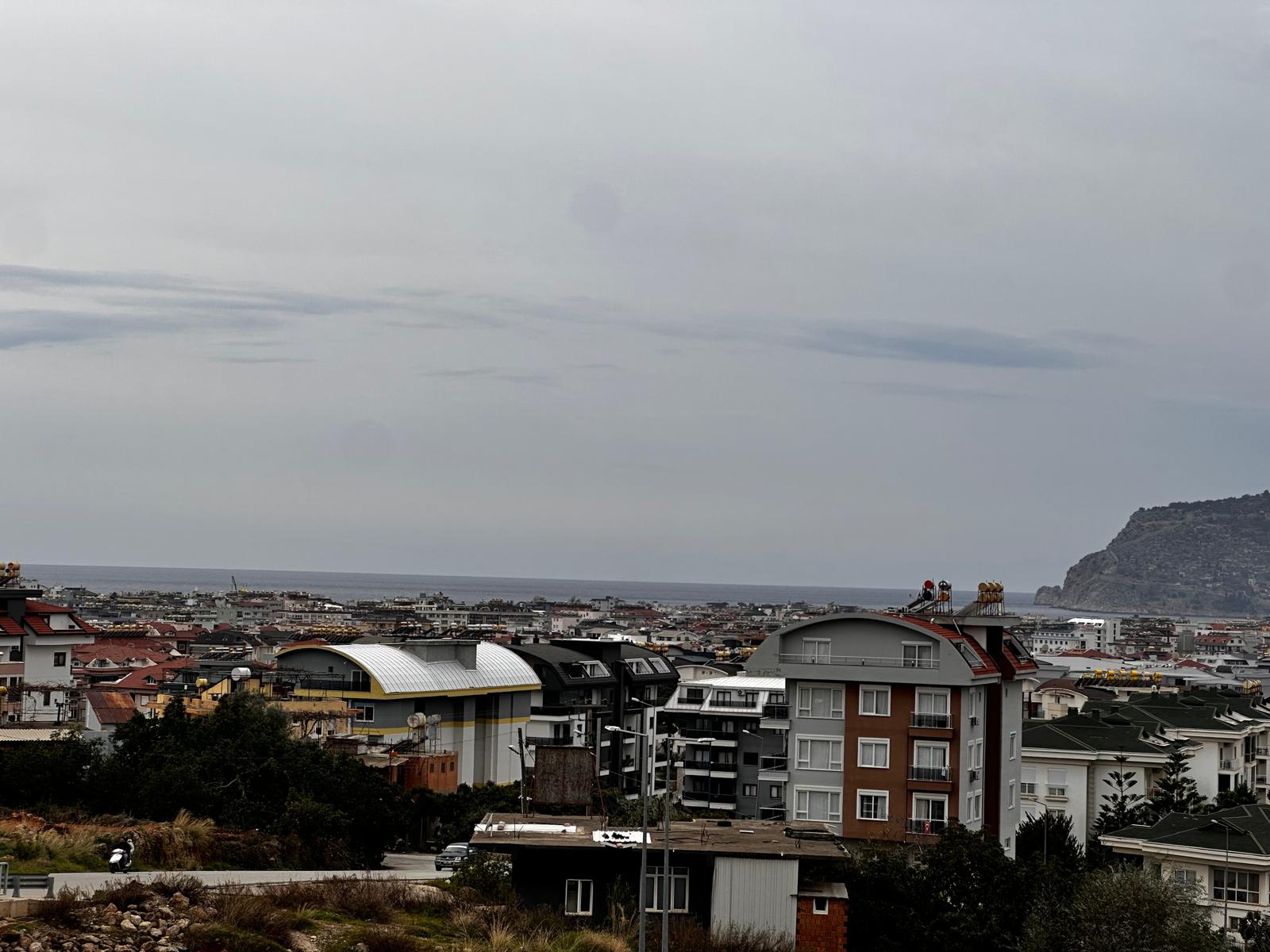 Просторная квартира 3+1 с панорамным видом на море и крепость в Обе в Турции - фото 5