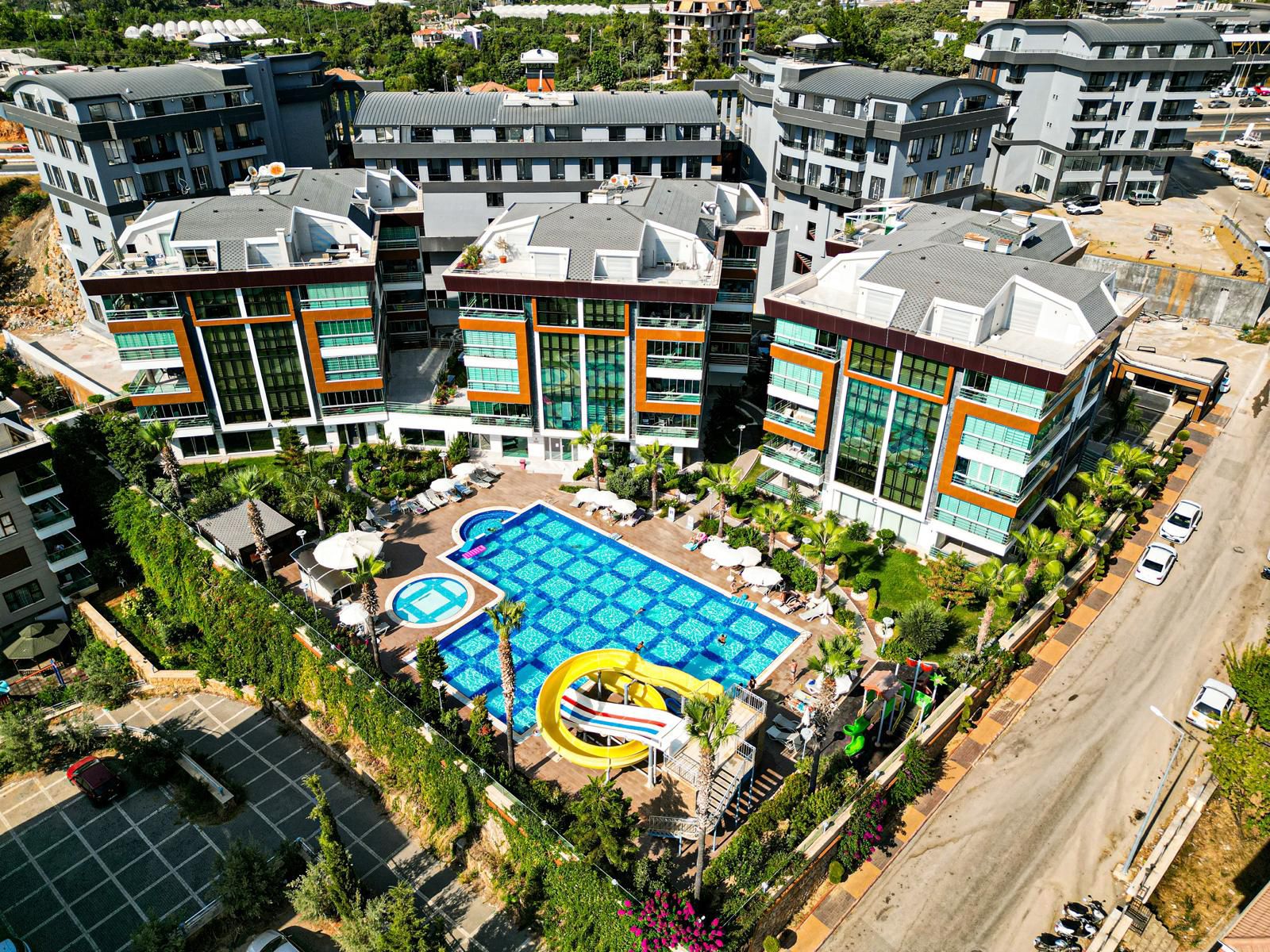 Просторная меблированная квартира 2+1 в элитном комплексе в районе Оба в Турции - фото 5