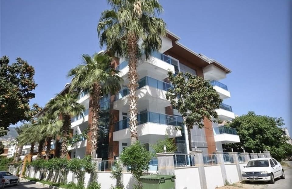 Меблирована квартира 1+1 в шаговой доступности от пляжа Клеопатра в Турции - фото 1