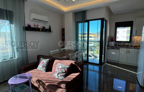 Светлая и стильная квартира 1+1 в районе Клеопатра с шаговой доступностью к морю в Турции - фото 3