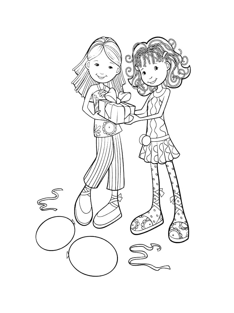 Подруги примеряют шляпки