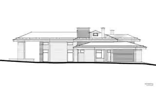 Дом с высокой кровлей над террасой