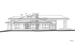 Дом с высокой кровлей над террасой