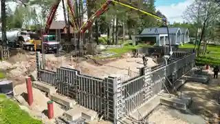 Дом с отдельным гаражом для лодки