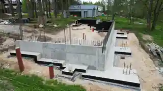 Дом с отдельным гаражом для лодки
