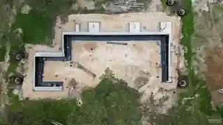 Дом с отдельным гаражом для лодки