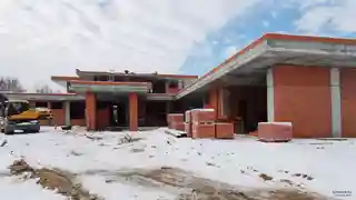 Дом с гаражом и бассейном с плоской кровлей