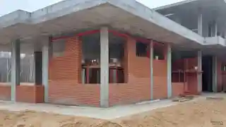 Дом с гаражом и бассейном с плоской кровлей