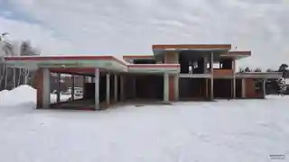 Со стороны двора