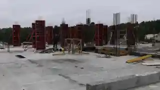 Дом с гаражом и бассейном с плоской кровлей
