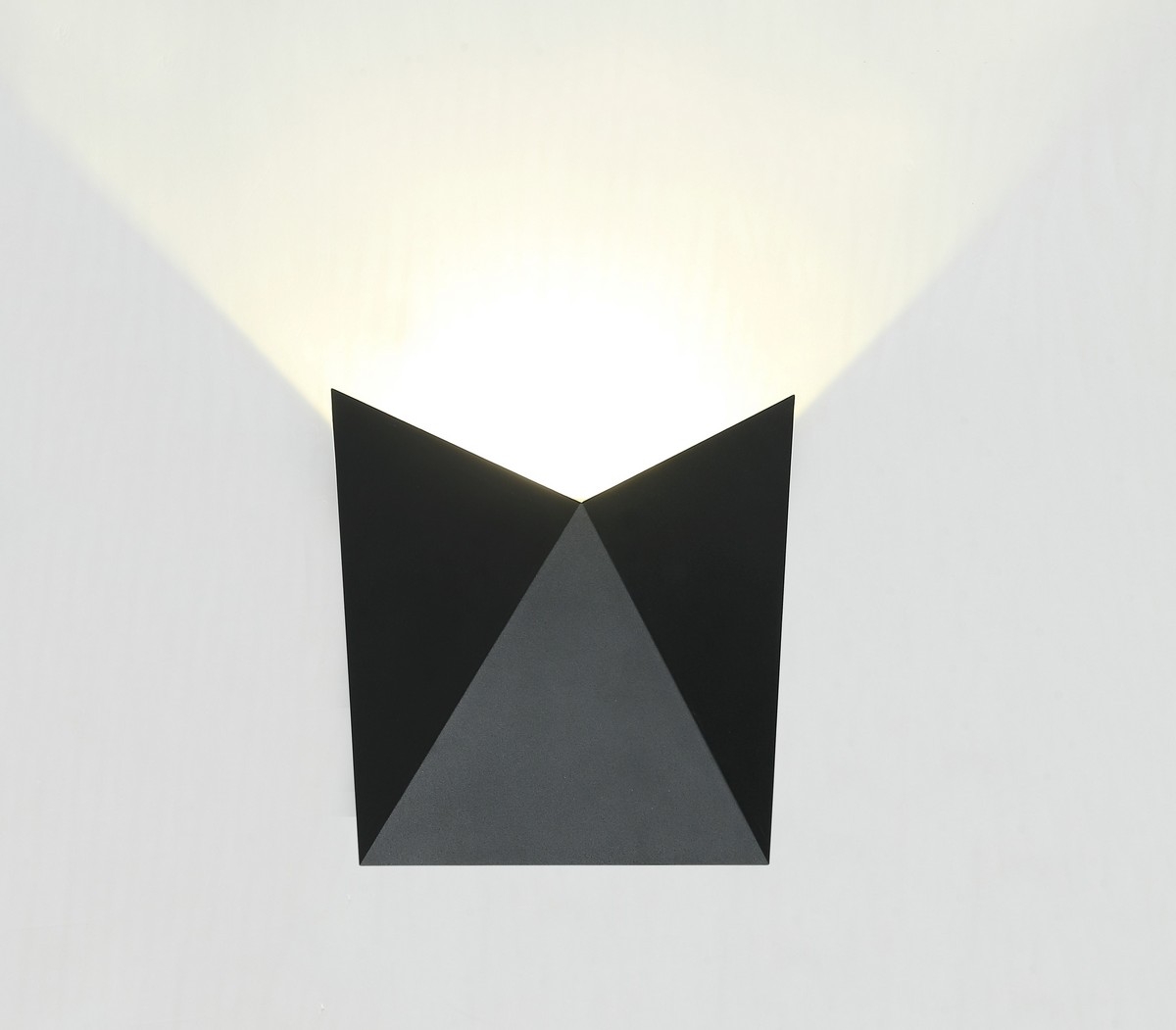 Светильник настенный LED 7W 4000K Черный 220V IP54 IL.0014.0010 BK