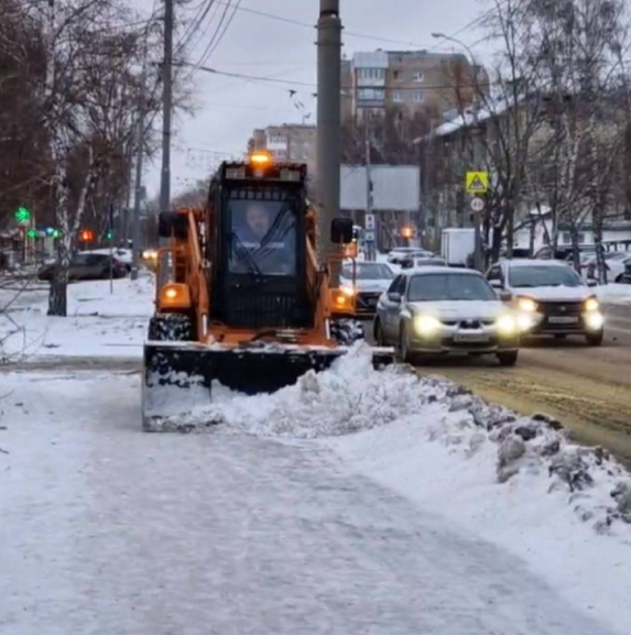 Томичи застряли в 11-бальных пробках после рекордных снегопадов: мэр Дмитрий Махиня выделил 6 млн на расчистку дорог
