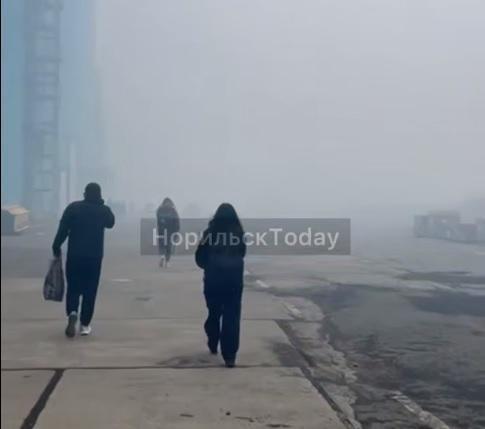 В Норильске сернистый газ затянул едким смогом городские кварталы, очистное оборудование «серной программы» не помогло