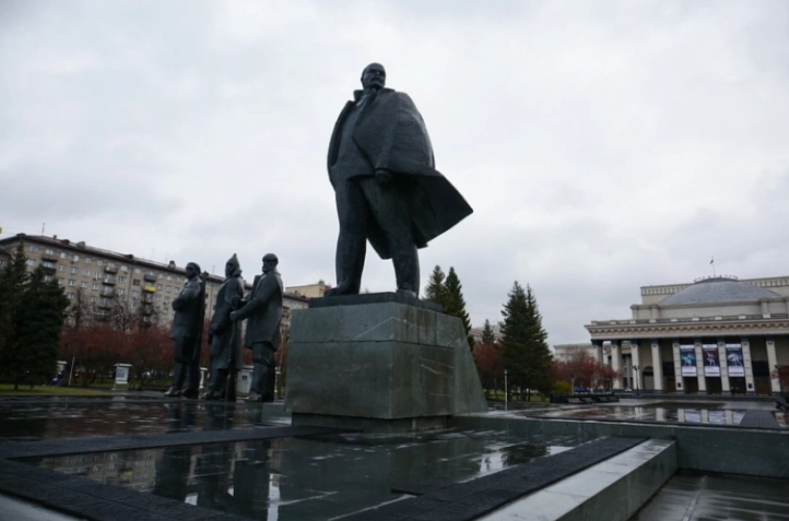1 млн рублей выделят на ремонт памятника Ленину в Новосибирске