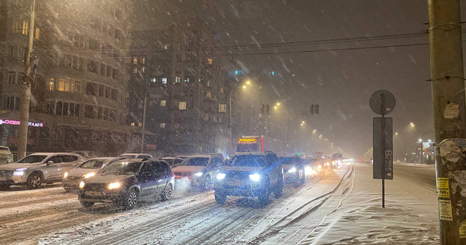Обильный снегопад стал причиной сотни аварий на дорогах Омской области за сутки
