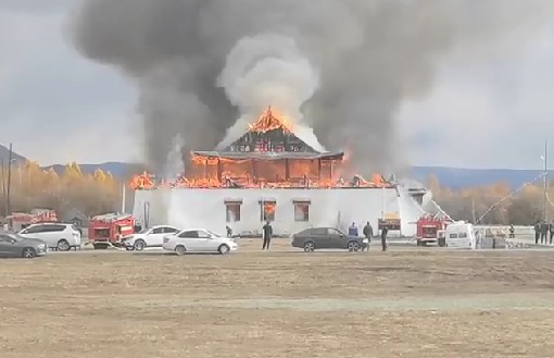 Обновлено: В Туве недалеко от города Чадан загорелся буддийский комплекс Устуу-Хурээ