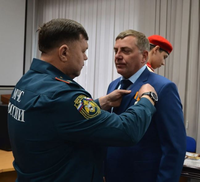 Мэра Бодайбо Евгения Юмашева наградили медалью МЧС за ликвидацию последствий коммунальной аварии