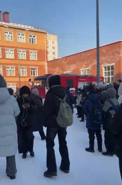 Обновлено: В Красноярске восьмиклассница бросила горящую тряпку в кабинет с детьми и напала на сверстников с тяжёлым предметом 