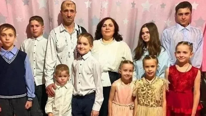 Путин присвоил звание «Мать-героиня» жительнице Томской области Елене Заяц, воспитывающей 14 детей