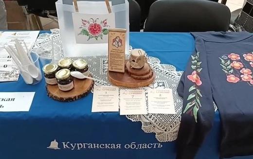 «Ягодник декабристский» из Кургана, леденец и пряник печатный из Иркутска заняли первое место на окружном этапе конкурса туристических сувениров