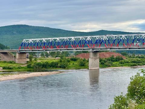 В Усть-Куте Иркутской области после ремонта открыли мост через реку Лена 