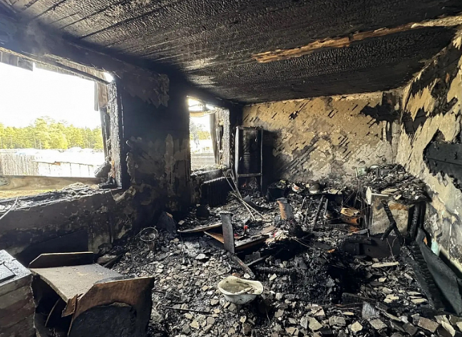 В селе Татарский Ключ в Бурятии при пожаре погиб трёхлетний мальчик: старших детей мать успела вывести из огня