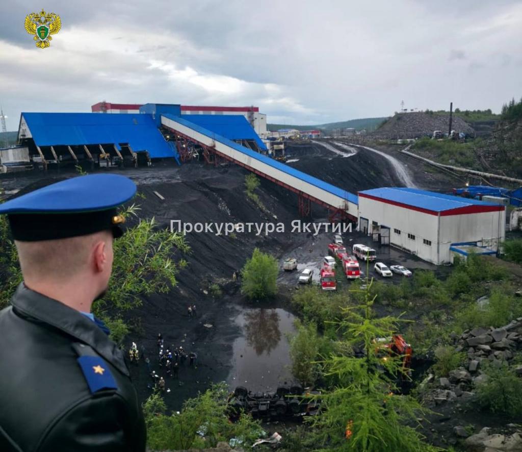 Якутия автобус с шахтерами вахтовиками упал с обрыва Колмар Фото прокуратура (2).jpg