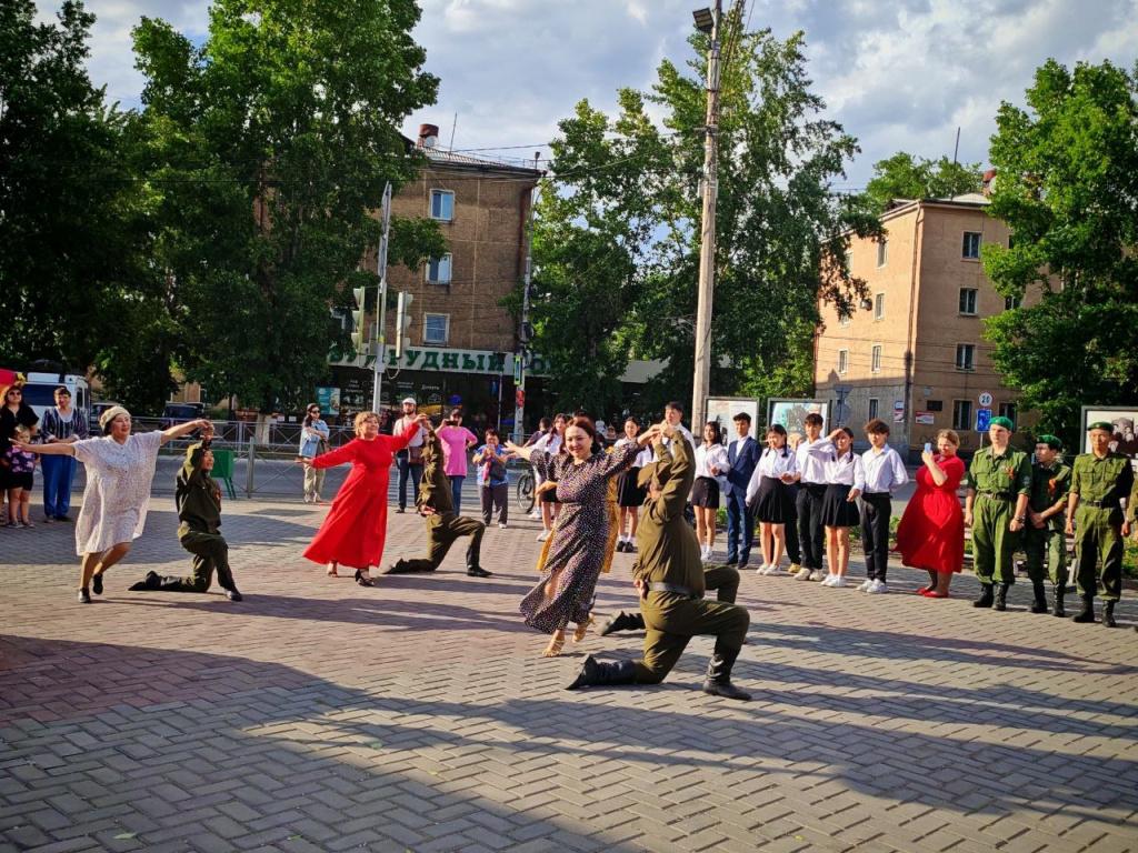 Руский вальс Кызыл Тува фото тгканал Владислав Ховалыг.jpg Руский вальс Кызыл Тува фото тгканал Владислав Ховалыг.jpg