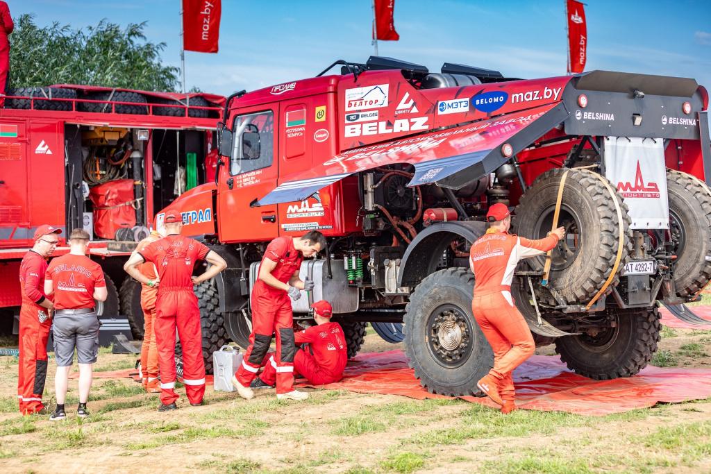 Ралии Шелковый путь 2025 на трассе команда МАЗ Фото silkwayrally com.jpg