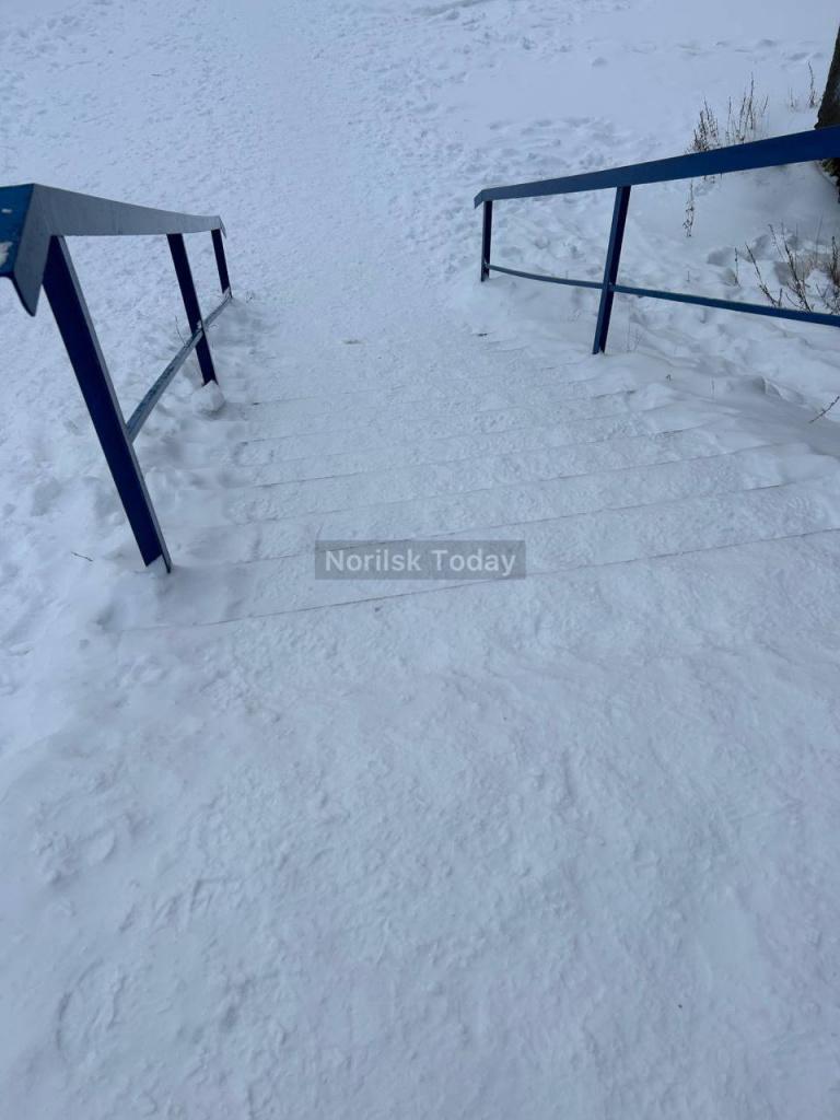 Норильск лестница в снегу.jpg Норильск лестница в снегу.jpg