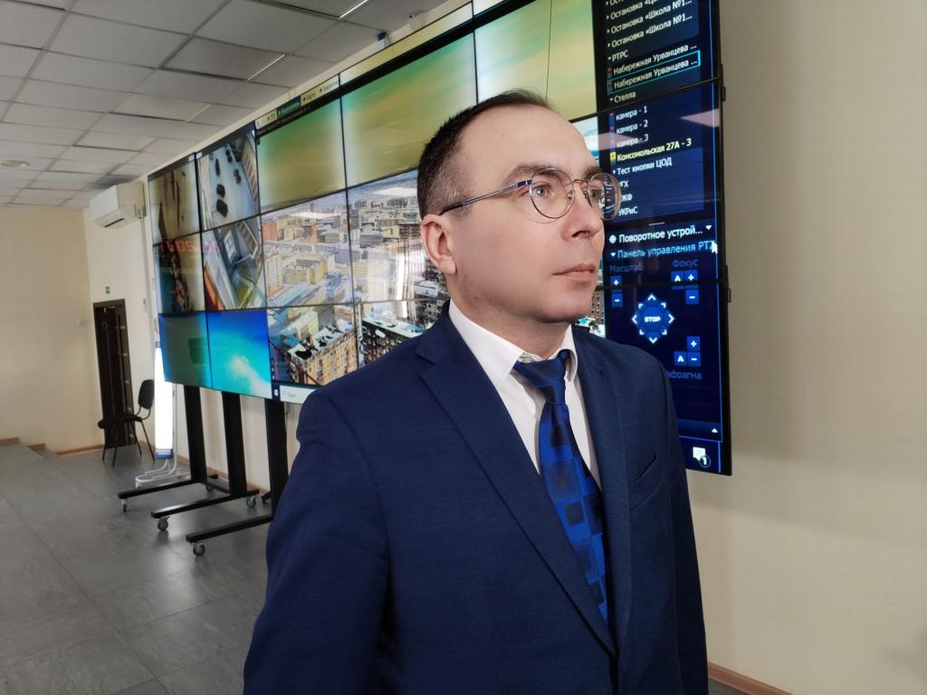 СурихинНаФонеЭкрановСистемы.jpg