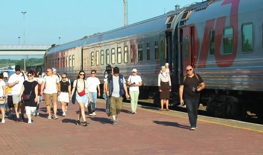 Прибытие поезда в Бийск Фото туристический портал Алтайского края.jpg