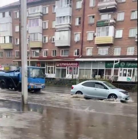 Наводнение после шторма в Горно-Алтайске скрин из @gornoaltayskinfo.jpg Наводнение после шторма в Горно-Алтайске скрин из @gornoaltayskinfo.jpg