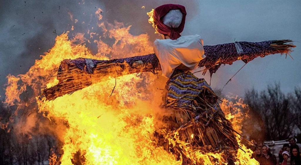 Масленица После сожжения чучела пепел собирали и развеивали на полях Фото culture ru.jpeg Масленица После сожжения чучела пепел собирали и развеивали на полях Фото culture ru.jpeg