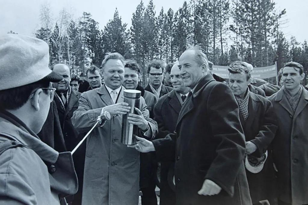 Закладка капсулы времени историческое фото