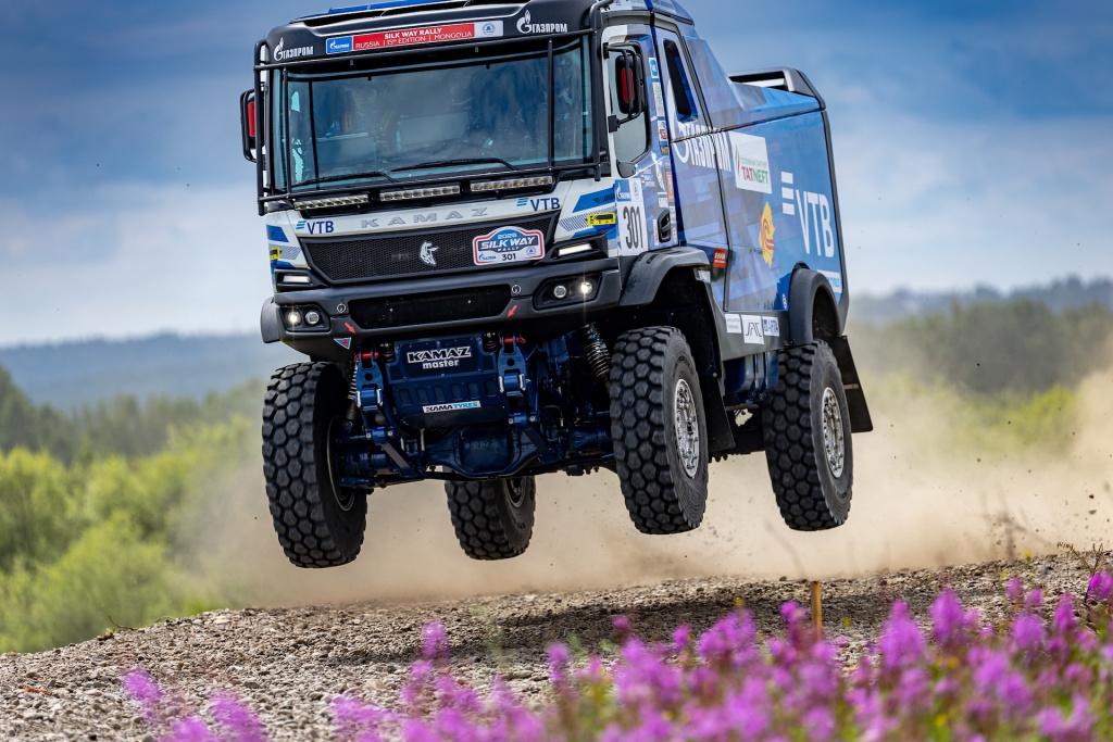 Ралии Шелковый путь 2025 на трассе команда КАМАЗ-Мастер Фото silkwayrally com.jpg