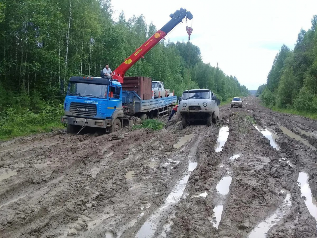 Строительная техника на бездорожье в тайге