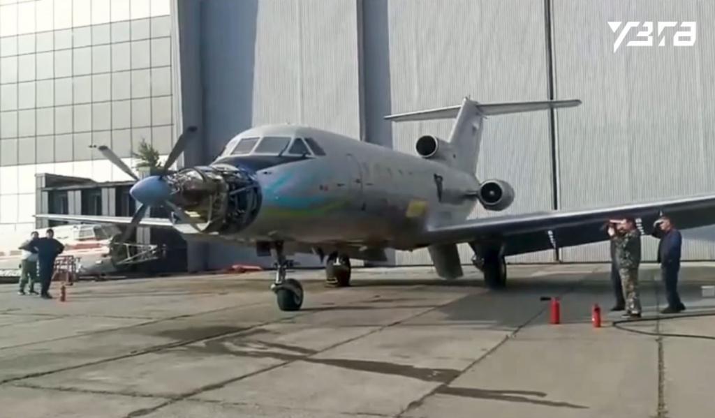 Як-40 с двигаетелем для ЛМС-901 Байкал Фото УЗГА.jpg Як-40 с двигаетелем для ЛМС-901 Байкал Фото УЗГА.jpg